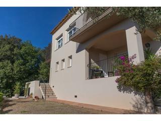 Casa a Bisbal d´Empordà (La). Fantástica casa con magníficas vistas a la montaña
