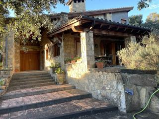 Xalet a Montagut i Oix. Espectacular chalettorre en venta en la zona de montagut