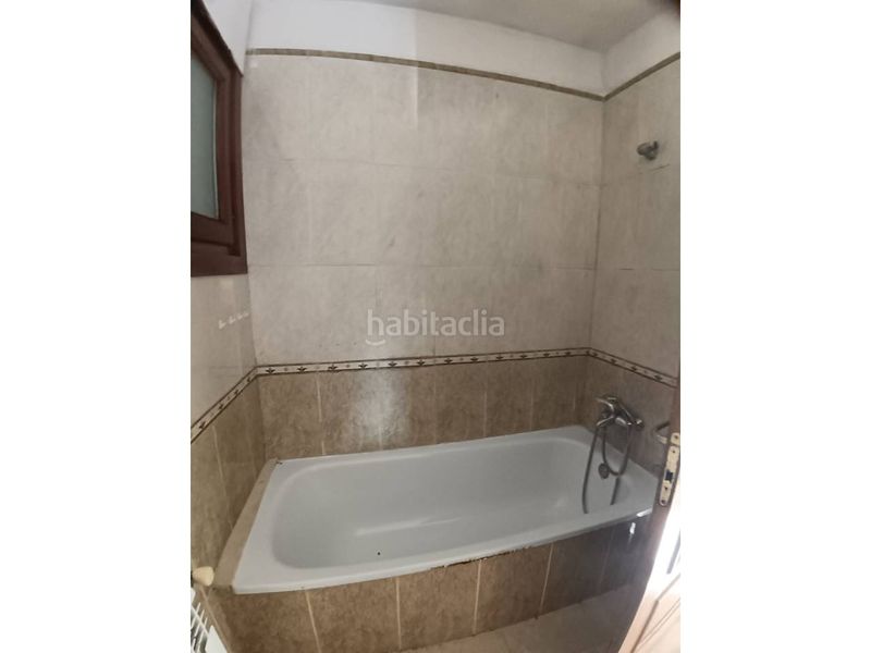 Foto 5ceb1f4b-2ba3-4988-8652-224a45029b43. Casa amb calefacció aparcament a Olot