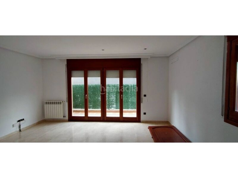 Foto 68eed5cc-c75a-4a17-9272-3907d63c501c. Casa amb calefacció aparcament a Olot