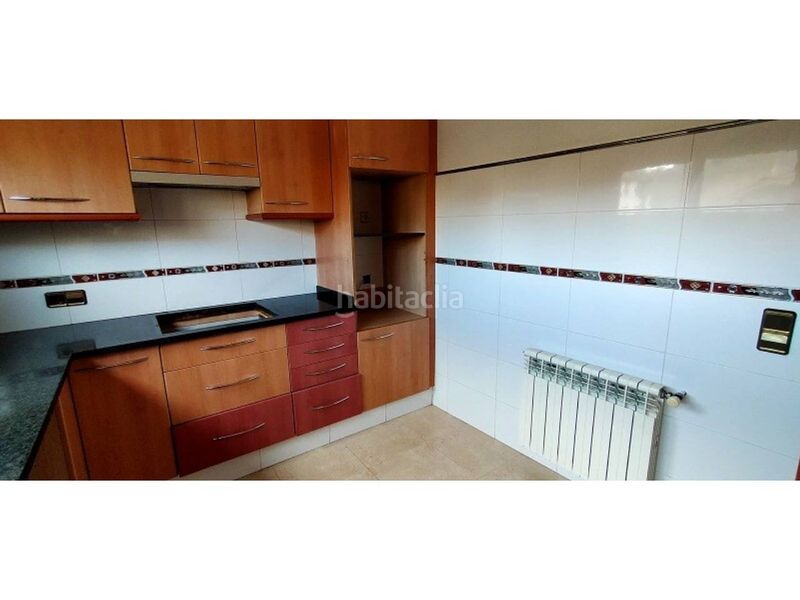 Foto e4cc2ff4-2d25-4ba3-b649-53348b606394. Casa amb calefacció aparcament a Olot