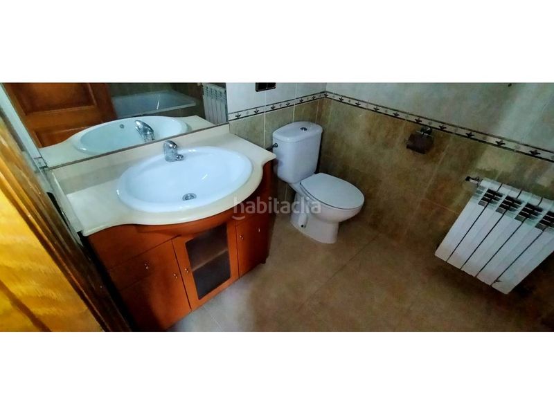 Foto eb2f9566-3cd0-4998-bfef-414cece34b9b. Casa amb calefacció aparcament a Olot