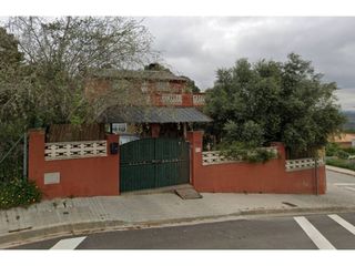 Maison à Canyelles. Oportunidad de inversión  inmueble sin posesión