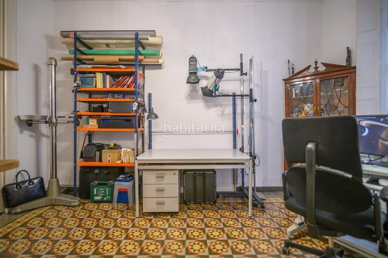 Foto b2f781d9-9837-4541-a83c-94d48f17d1e9. Piso increible piso con balcón en ciutat vella! en Barcelona
