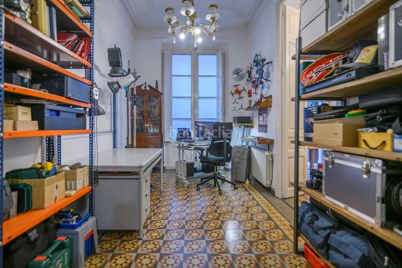 Foto bf193cdc-20f7-4dd9-8bdb-03f92a47a760. Piso increible piso con balcón en ciutat vella! en Barcelona