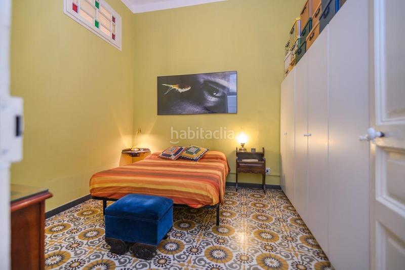 Foto e41f096e-0a2a-4019-b144-dd0a79bc5879. Piso increible piso con balcón en ciutat vella! en Barcelona