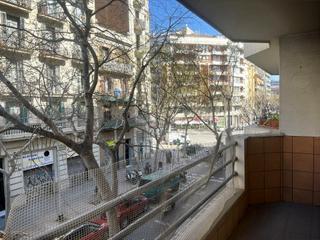 Etagenwohnung  Carrer industria. Increible piso en la calle industria!