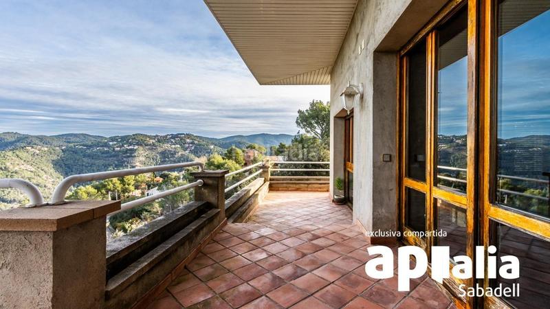 Foto ed30111f-7707-4bb8-9877-405bed44d828. Chalet with parking pool in El Racó-Sant Feliu del Racó Castellar del Vallès