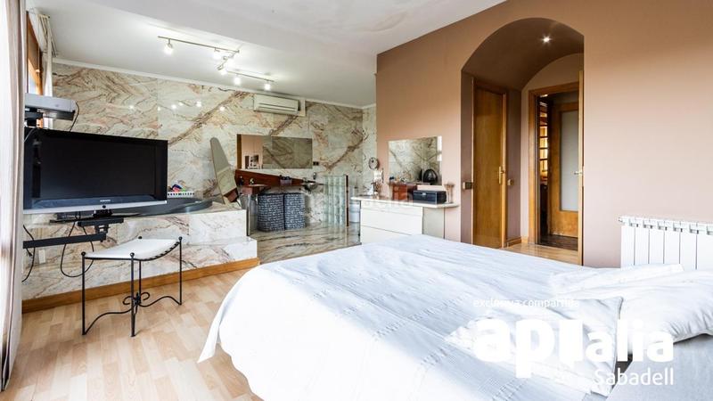 Foto 6e0015cb-6b26-4379-9094-76ce52ec4e4a. Chalet avec parking piscine dans El Racó-Sant Feliu del Racó Castellar del Vallès