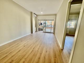 Appartement  Carrer dels castillejos. Piso reformado en sagrada familia!