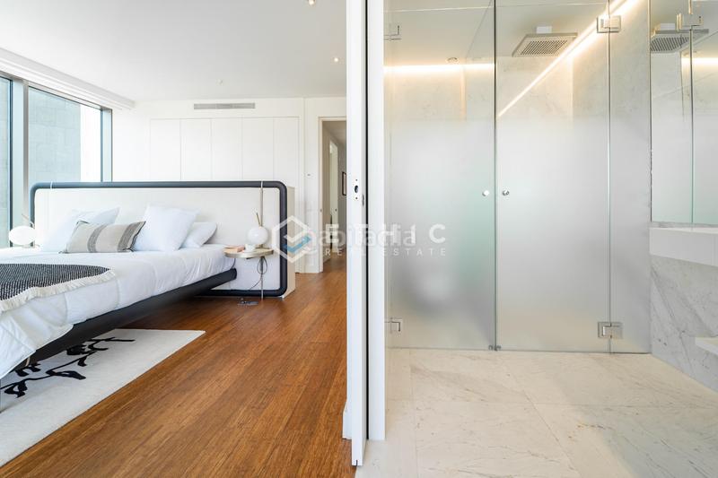 Foto 0ef618e8-be59-4389-bdc1-520672314642. Piso vivir el mar desde las alturas exclusiva residencia con terraza panorámica en torre antares en Barcelona