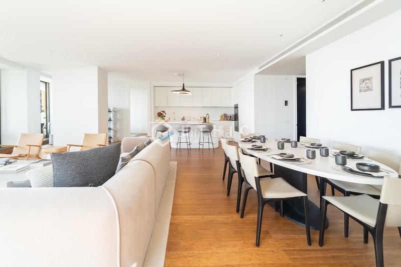 Foto 35682b75-cfb8-4910-830c-7f89dd01ab08. Piso vivir el mar desde las alturas exclusiva residencia con terraza panorámica en torre antares en Barcelona