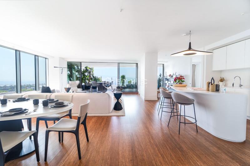 Foto 3e3c444c-774b-46b8-a792-7b4f6ed55c24. Piso vivir el mar desde las alturas exclusiva residencia con terraza panorámica en torre antares en Barcelona