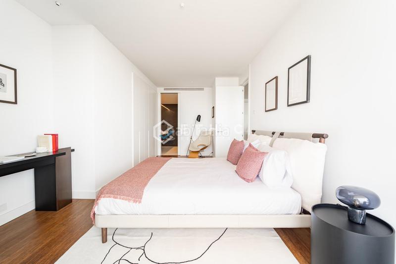 Foto 3f28d396-d140-48b5-a8d4-fad8420a2df5. Piso vivir el mar desde las alturas exclusiva residencia con terraza panorámica en torre antares en Barcelona