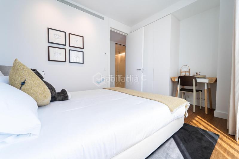 Foto 50b74c6a-8f74-4d04-8f98-79f45c62cbd9. Piso vivir el mar desde las alturas exclusiva residencia con terraza panorámica en torre antares en Barcelona
