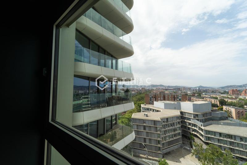 Foto 72aeadc0-d415-45ca-a998-232f5447dd5a. Piso vivir el mar desde las alturas exclusiva residencia con terraza panorámica en torre antares en Barcelona