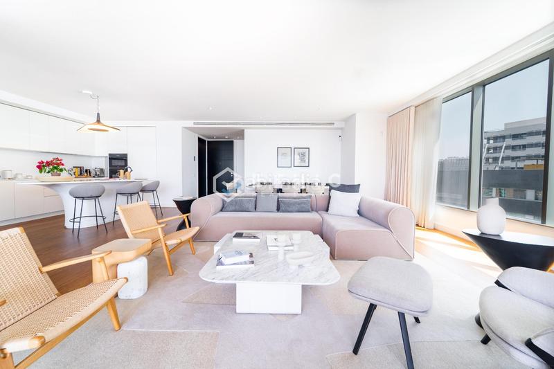 Foto 8c5cf0f0-9f41-4209-90bf-00f62fae2e92. Piso vivir el mar desde las alturas exclusiva residencia con terraza panorámica en torre antares en Barcelona
