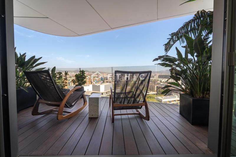 Foto cc4edd5a-0797-4dae-b35b-66b3667b3cba. Piso vivir el mar desde las alturas exclusiva residencia con terraza panorámica en torre antares en Barcelona
