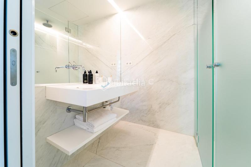 Foto e22862c0-61d5-4808-a516-ee4cc70f9c68. Piso vivir el mar desde las alturas exclusiva residencia con terraza panorámica en torre antares en Barcelona