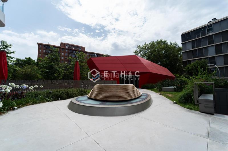 Foto cf6da976-3985-4a32-9c04-76c9628ada26. Appartamento con riscaldamento parcheggio piscina in Barcelona