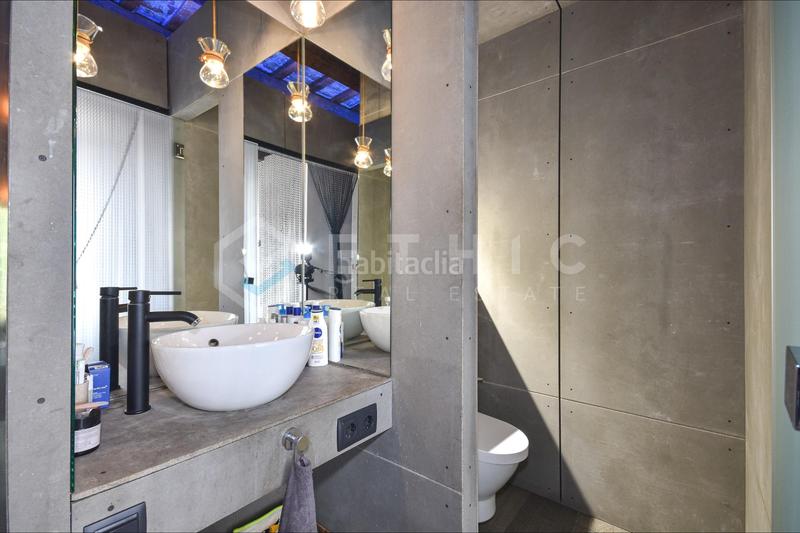 Foto 008545f9-41a1-4ee3-91ca-fc069a64478c. Ático  con gran terraza privada en Raval Barcelona