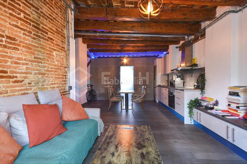 Foto 3c0a6621-8e34-4719-b4bb-d2ab5bfa7b70. Ático  con gran terraza privada en Raval Barcelona