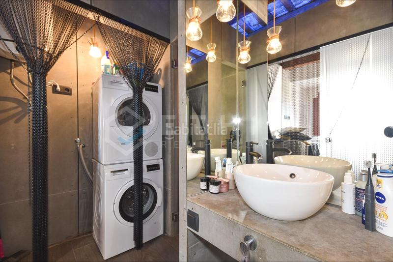 Foto f2a5a079-1cc1-4e96-82af-7445a45ad4a9. Ático  con gran terraza privada en Raval Barcelona