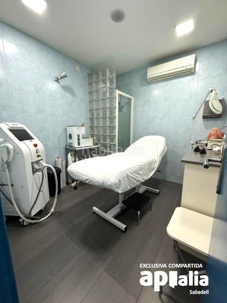 Foto b90f6e30-5d14-4692-8d8d-7cb805adf15e. Local comercial amplio local comercial en excelente estado! en Barberà del Vallès