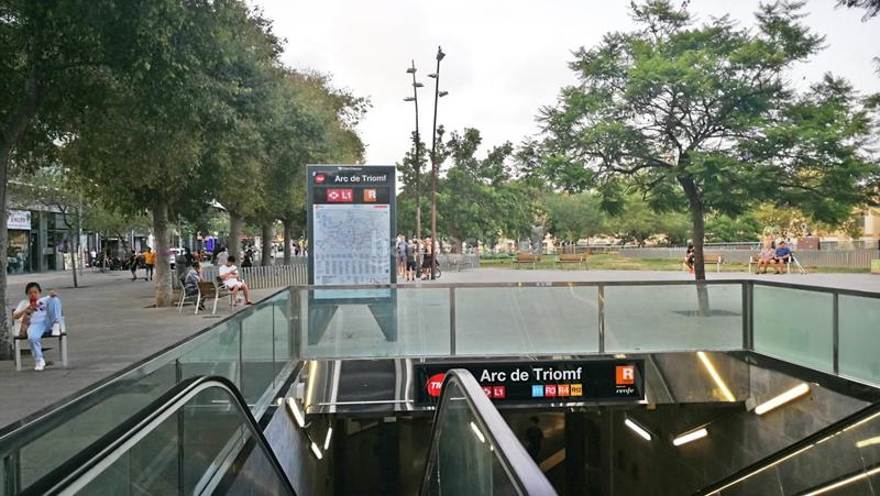 Foto e1409265-7801-4e5f-b37d-82a97e13d5e1. Autoparkplatz in Fort Pienc Barcelona