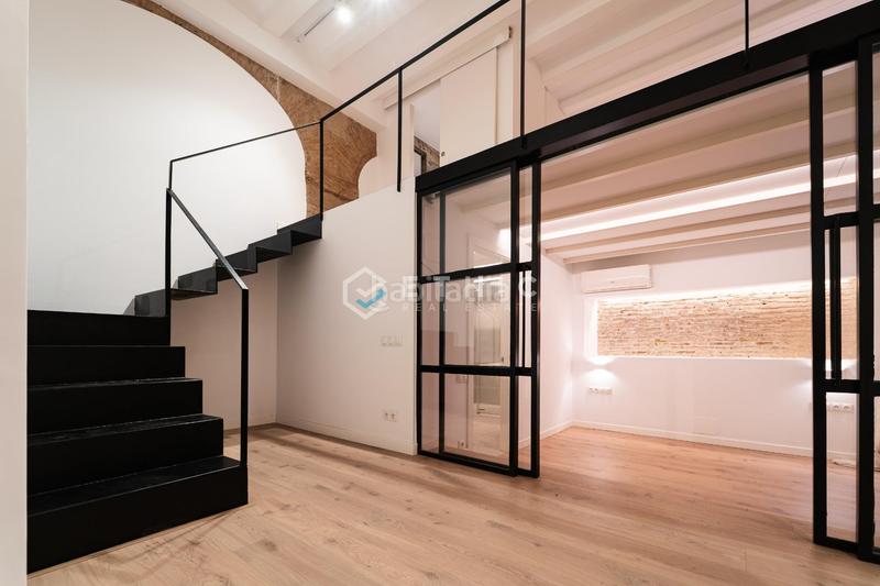 Foto b08c357d-be0b-47d6-9241-cb6a37abf577. Loft avec chauffage dans Gòtic Barcelona