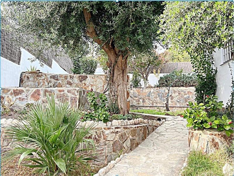 Foto a0234e28-4bd8-4321-9e60-f742005e246f. Chalet en Cunit residencial Cunit