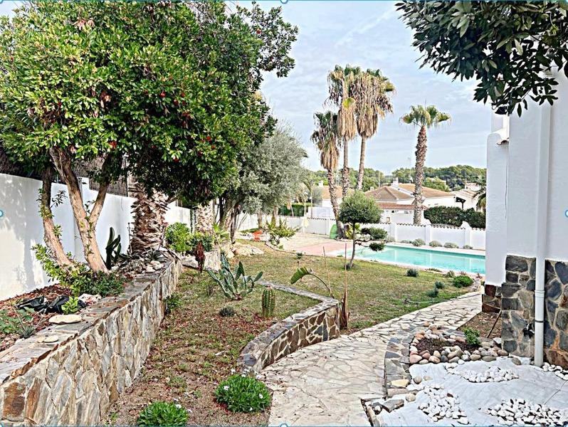 Foto f7d49104-cc0c-4a8a-b142-b0d8a140fbbb. Chalet con riscaldamento parcheggio piscina in Cunit residencial Cunit