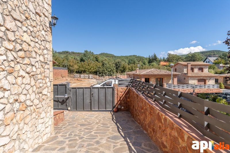 Foto 93224607-acb8-4748-98be-fc688c69e3f3. Casa amb aparcament a Prades