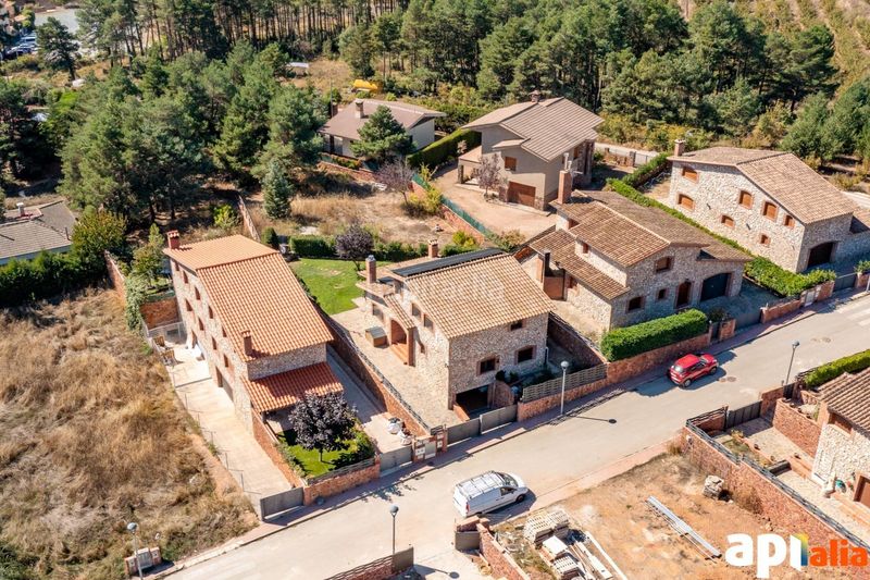 Foto d2f6a573-aa5d-4325-9d16-cfca82169ca8. Casa amb aparcament a Prades