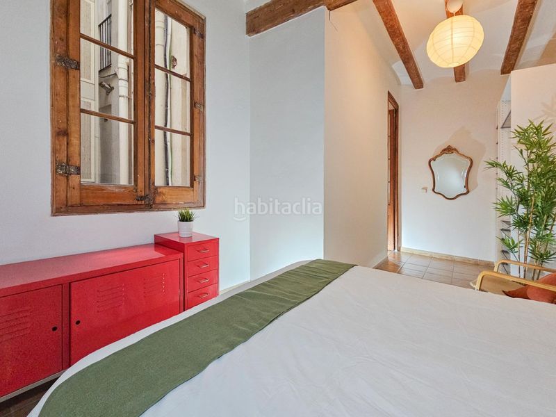 Foto c7aaceda-7494-4160-85d0-7433ffe07e24. Pis a Raval Barcelona