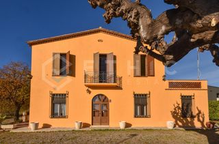 Casa  Carrer industria. Espectacular masia con vistas al mar en perfecto estado de conse