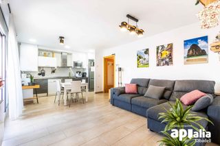 Zweistöckige Wohnung in Carrer TRES CREUS DE LES