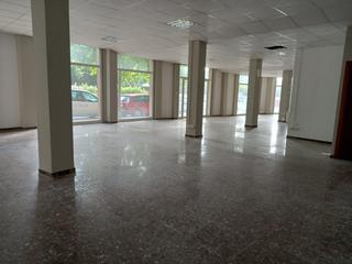 Local Comercial  Carrer d'antoni de bofarull. Zona pasos catalans