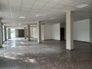 Location Local commercial  Carrer d'antoni de bofarull. Zona països catalans