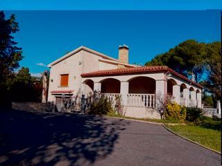 Xalet  Carrer de les acacies. Exclusivo chalet con fachada de piedra tallada en galicia