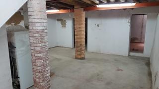 Local Comercial  Carrer de l'guila. Local en el centro de reus con la posibilidad de hacer un cambio