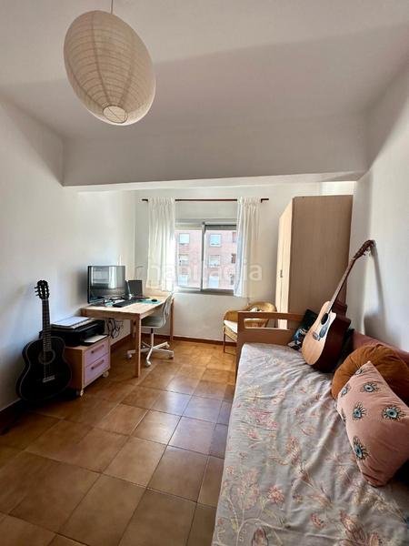 Foto c853ceaa-613b-406a-9c09-3ce9a676a494. Piso amplio piso con mucha luz natural en Centre Reus