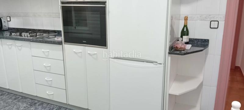 Foto c90a1b1b-5a4a-4b14-889c-07b9b4542892. Piso amplio piso con mucha luz natural en Centre Reus