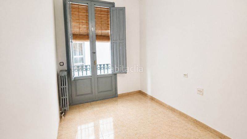 Foto 38a812a5-d67d-49d2-b28b-ae07b31c39f3. Casa aparellada amb calefacció a Centre Reus