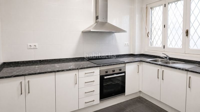 Foto b394ddca-8f41-4819-9235-f44d89cfe37a. Casa aparellada amb calefacció a Centre Reus