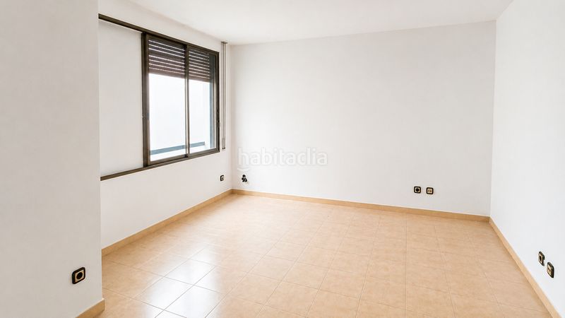 Foto f0508233-ca92-430d-b4cb-406aeea6d517. Casa aparellada amb calefacció a Centre Reus
