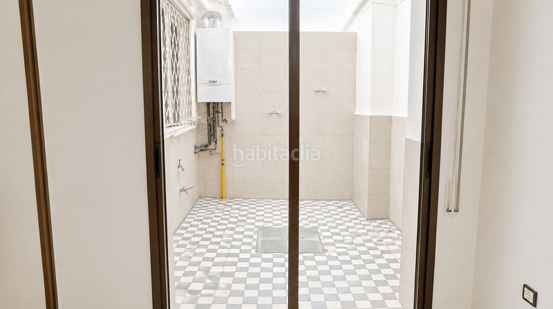 Foto f39c1c8f-ea6d-48a2-a748-26351ac3c403. Casa aparellada amb calefacció a Centre Reus
