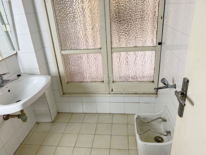 Foto 6477df76-bbf6-4a74-9ab0-71bae4c8b1f0. Local comercial a Centre Tortosa