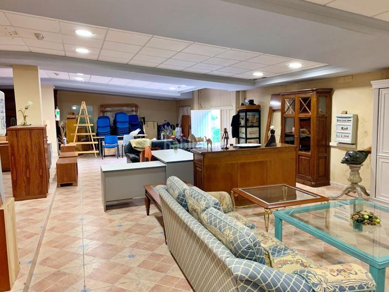 Foto 68c2f0e6-fd00-4197-a158-04bf3ed6af59. Lloguer local comercial a Santa Bàrbara