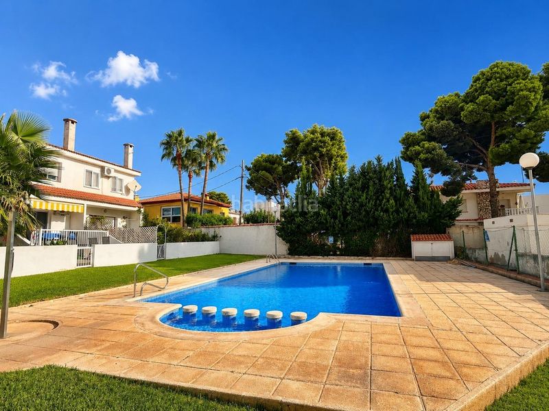 Foto 515c3f8d-9e35-4953-90d0-5ea7d553f806. Chalet adosado a 30 metros del mar con piscina y amplios espacios exteriores en La Ràpita